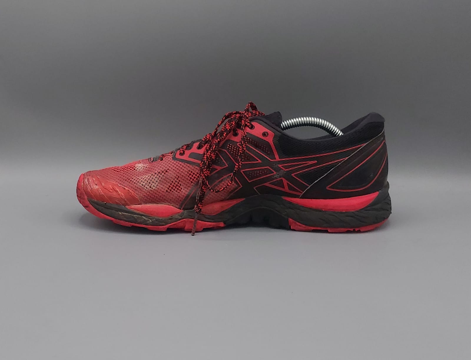 ASICS Gel Fuji Trabuco 6 trail shoes, US 9.5 EUR 43.5, good condition off-road running footwear.