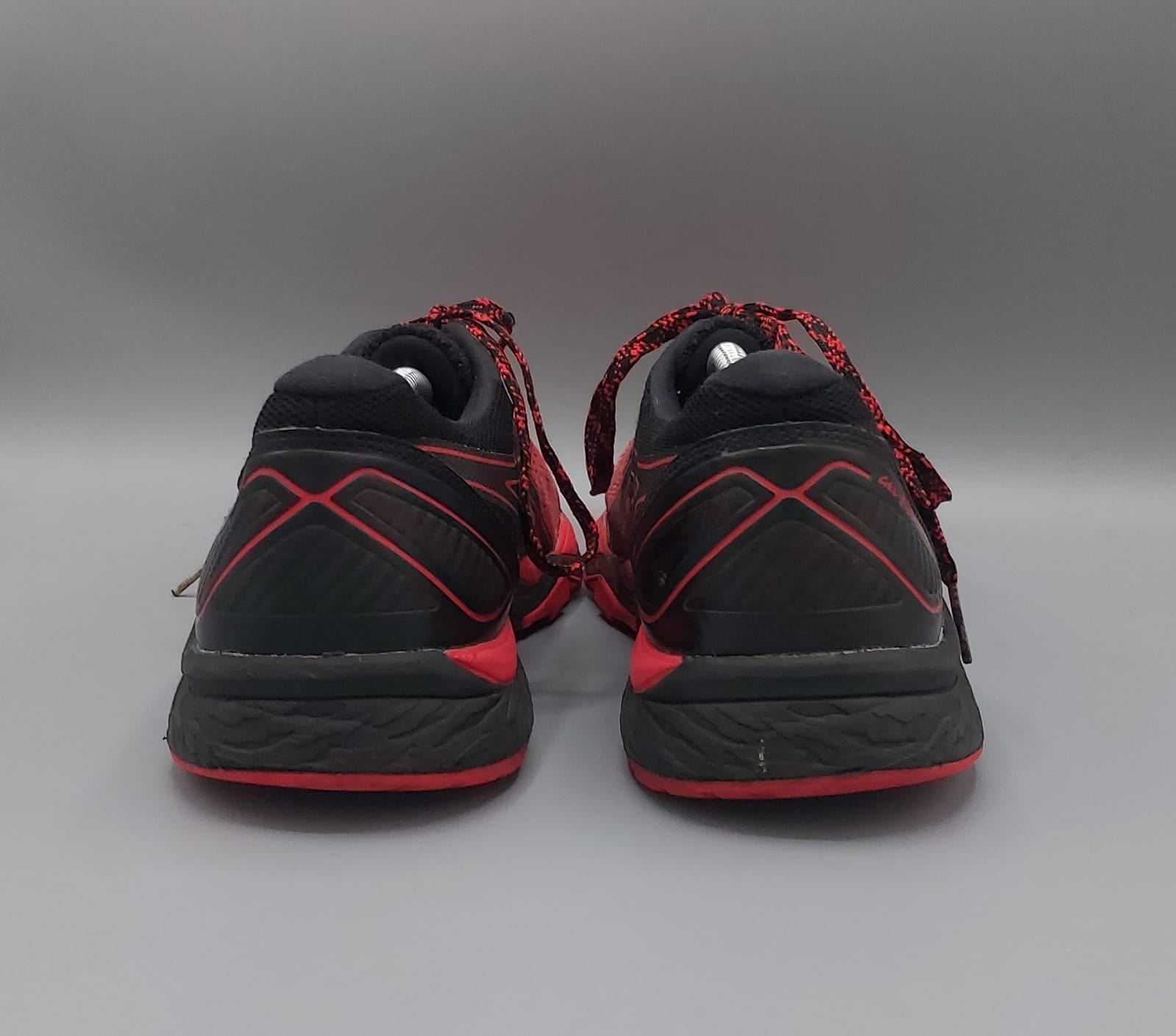ASICS Gel Fuji Trabuco 6 trail shoes, US 9.5 EUR 43.5, good condition off-road running footwear.