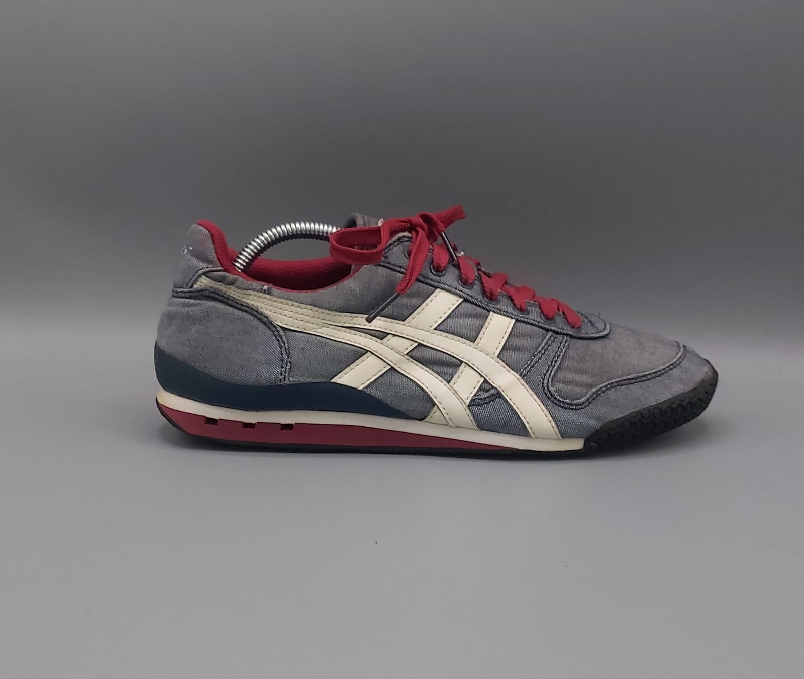 Asics Onitsuka Tiger shoes, US 8 EUR 41.5, excellent condition lightweight classic sneakers.