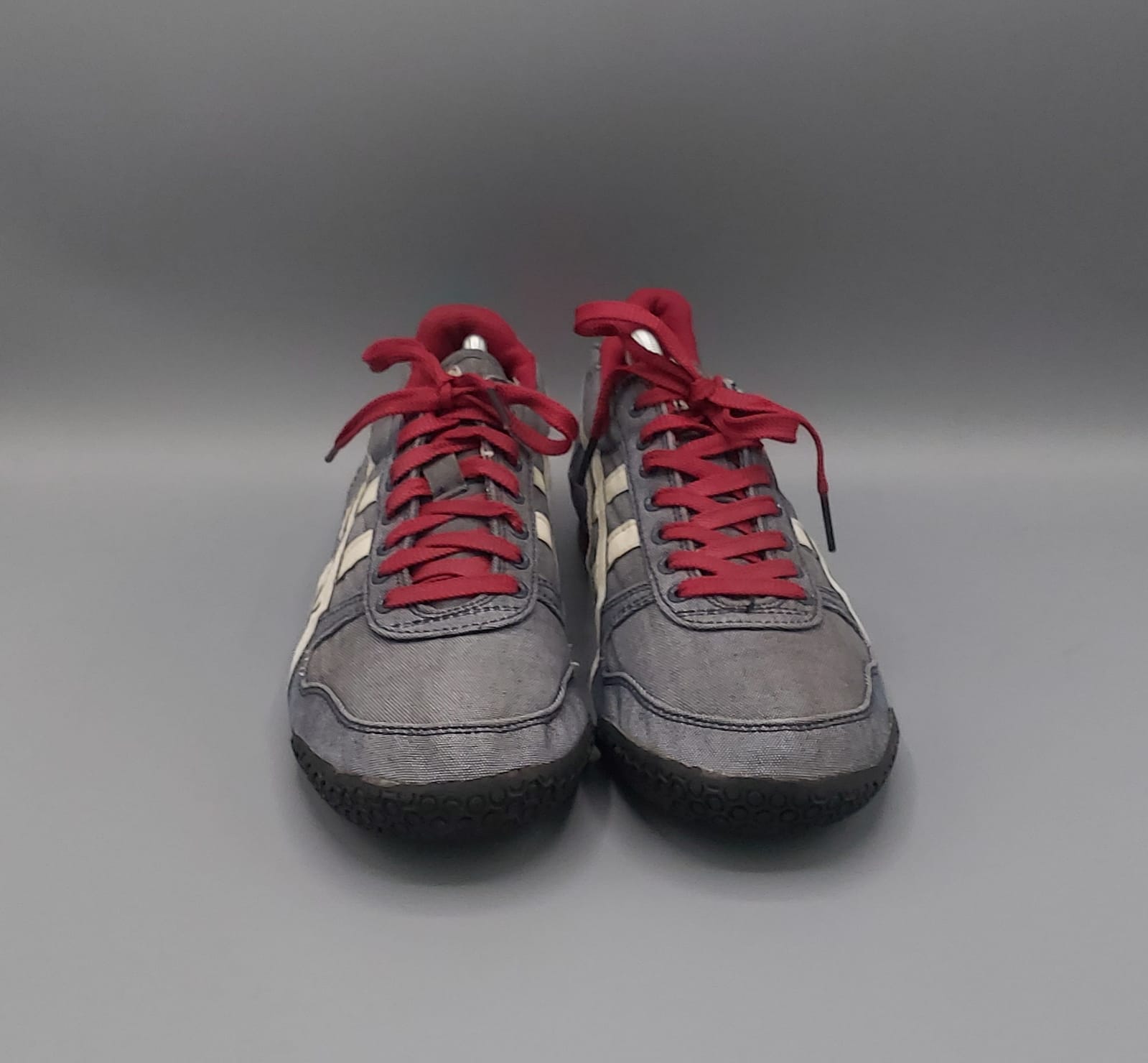 Asics Onitsuka Tiger shoes, US 8 EUR 41.5, excellent condition lightweight classic sneakers.