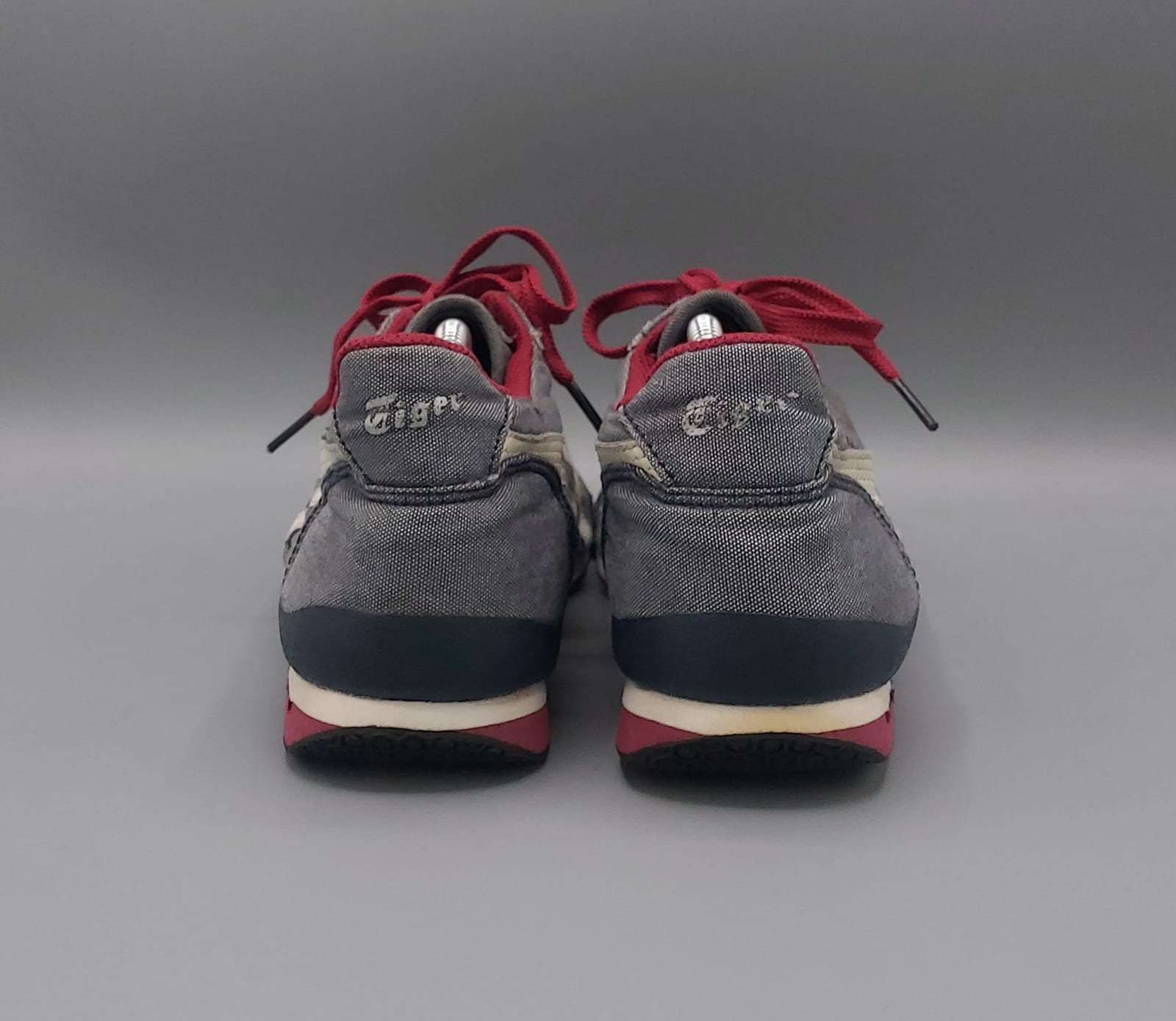 Asics Onitsuka Tiger shoes, US 8 EUR 41.5, excellent condition lightweight classic sneakers.
