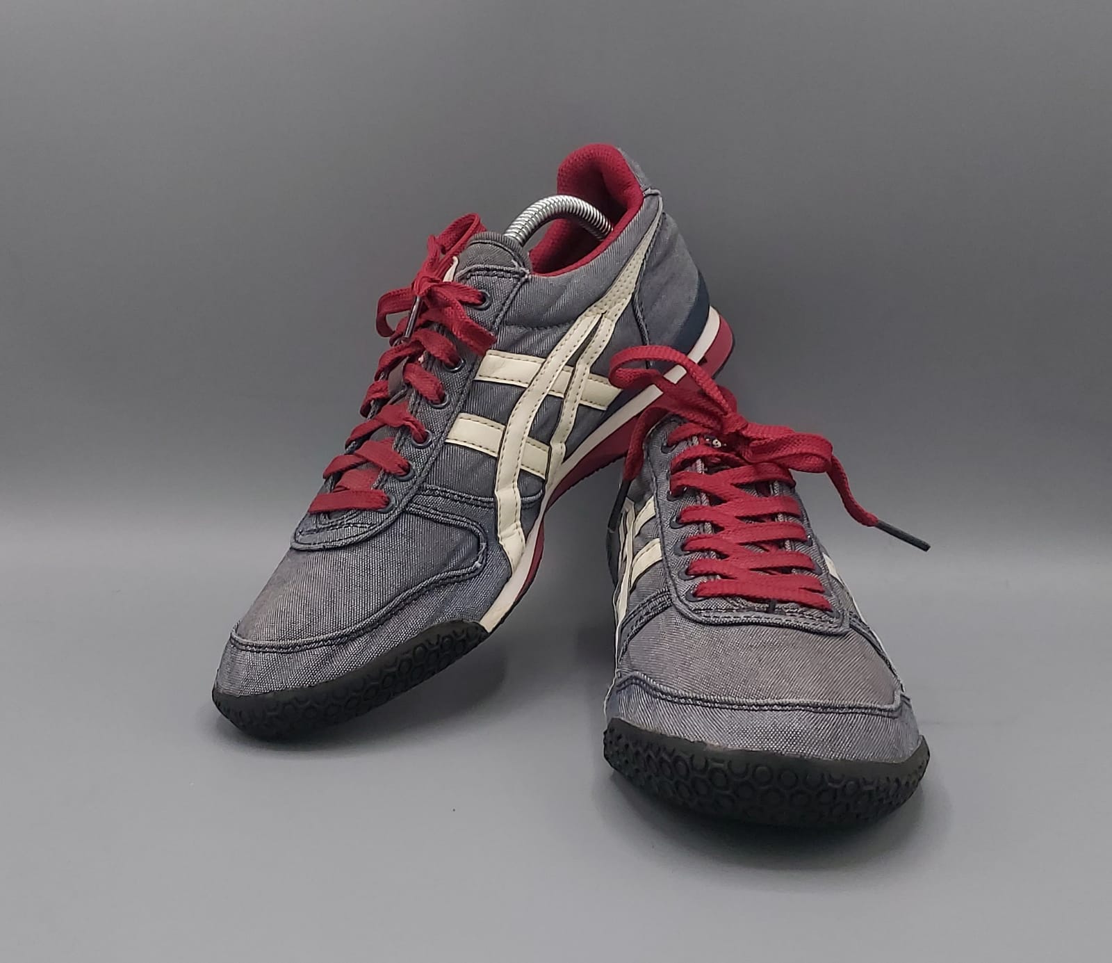 Asics Onitsuka Tiger shoes, US 8 EUR 41.5, excellent condition lightweight classic sneakers.