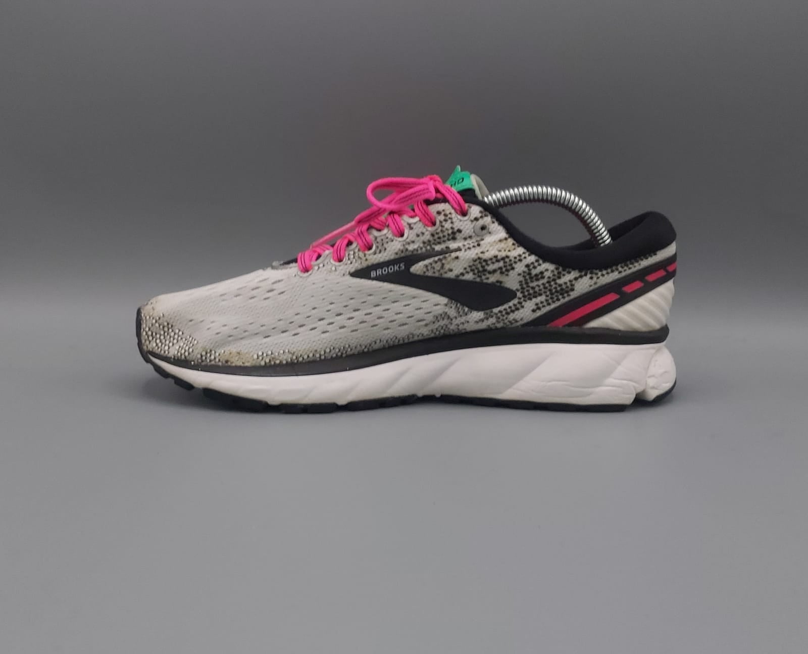 Brooks Ghost 11 running shoes, US 8 UK 6 EUR 39, premium condition lightweight cushioned running footwear.