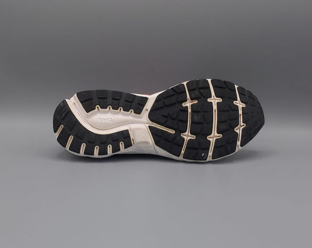 Brooks Ghost 11 running shoes, US 8 UK 6 EUR 39, premium condition lightweight cushioned running footwear.
