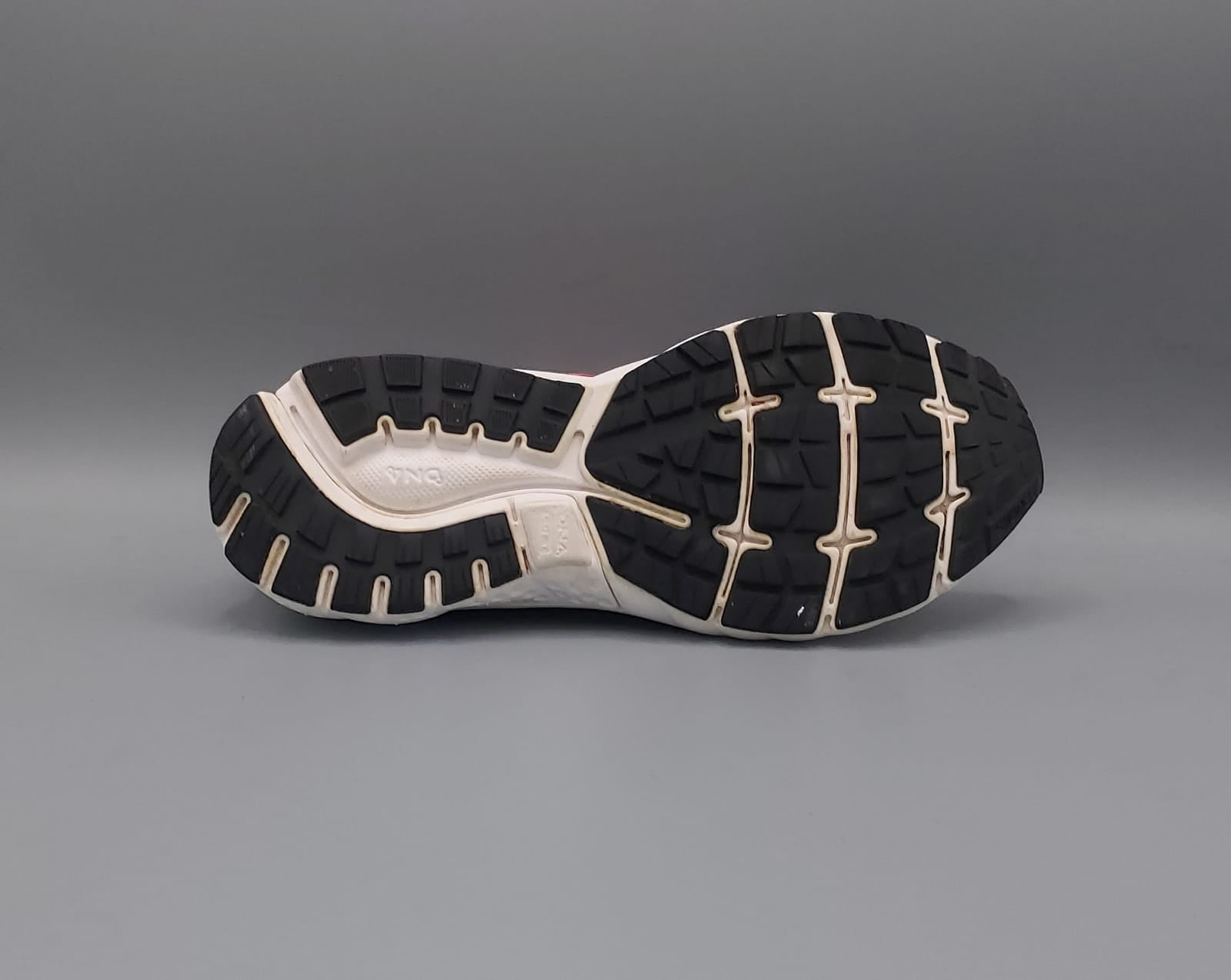 Brooks Ghost 11 running shoes, US 8 UK 6 EUR 39, premium condition lightweight cushioned running footwear.