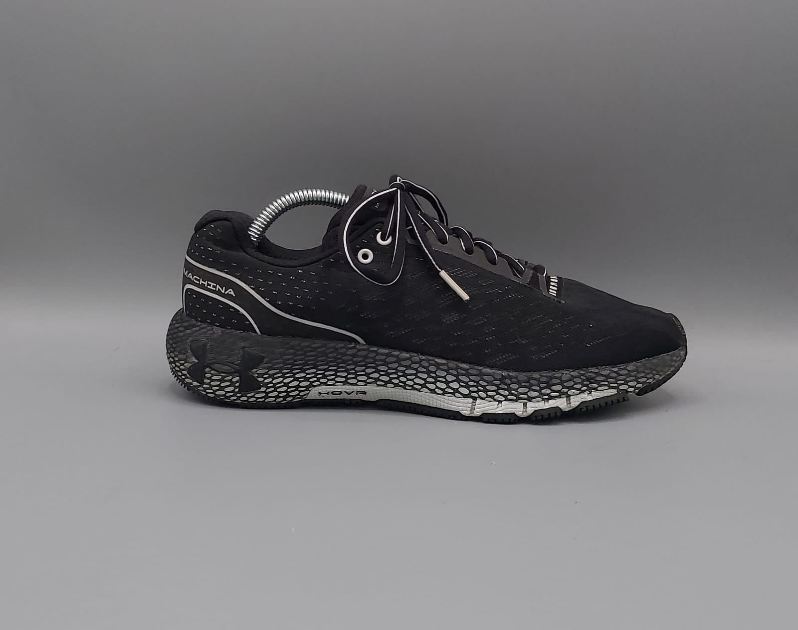 Under Armour HOVR Machina running shoes, size US 8.5 UK 6 EUR 40, premium condition performance footwear.