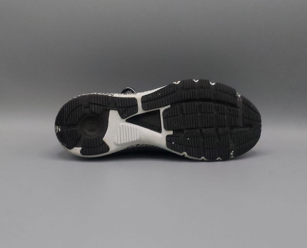 Under Armour HOVR Machina running shoes, size US 8.5 UK 6 EUR 40, premium condition performance footwear.