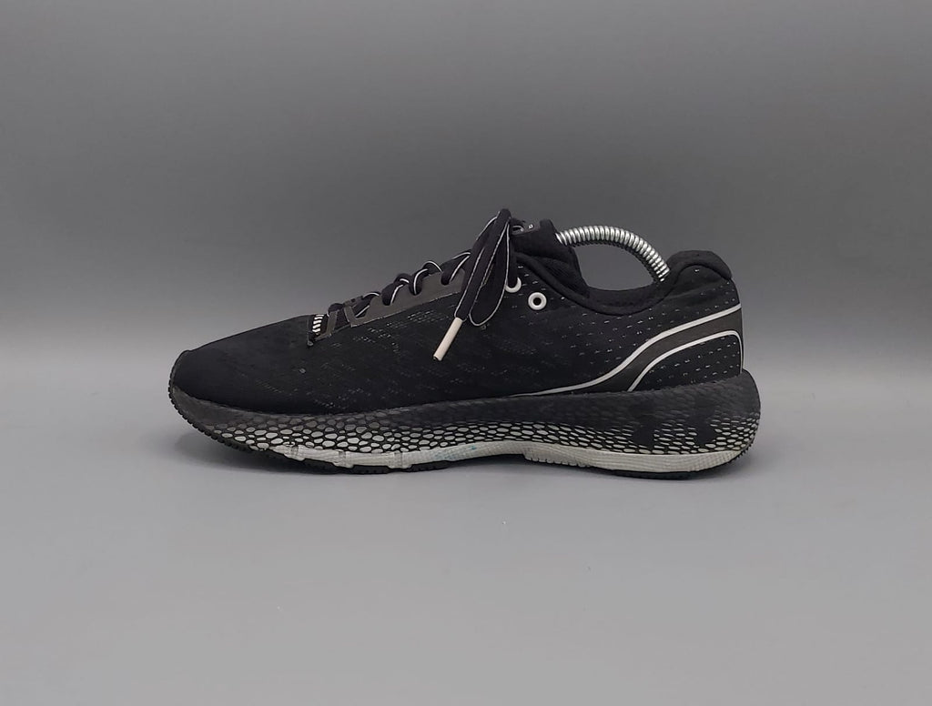 Under Armour HOVR Machina running shoes, size US 8.5 UK 6 EUR 40, premium condition performance footwear.
