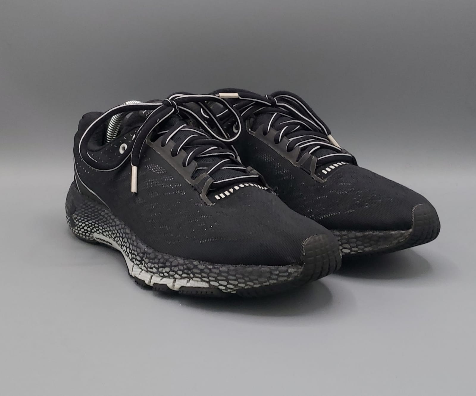 Under Armour HOVR Machina running shoes, size US 8.5 UK 6 EUR 40, premium condition performance footwear.