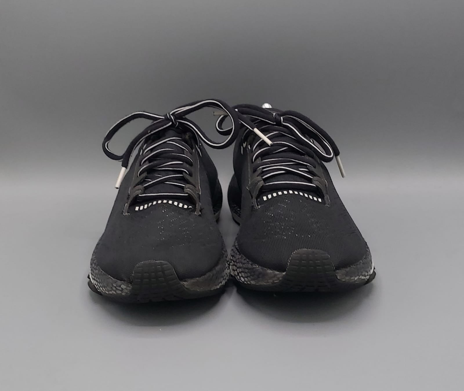 Under Armour HOVR Machina running shoes, size US 8.5 UK 6 EUR 40, premium condition performance footwear.