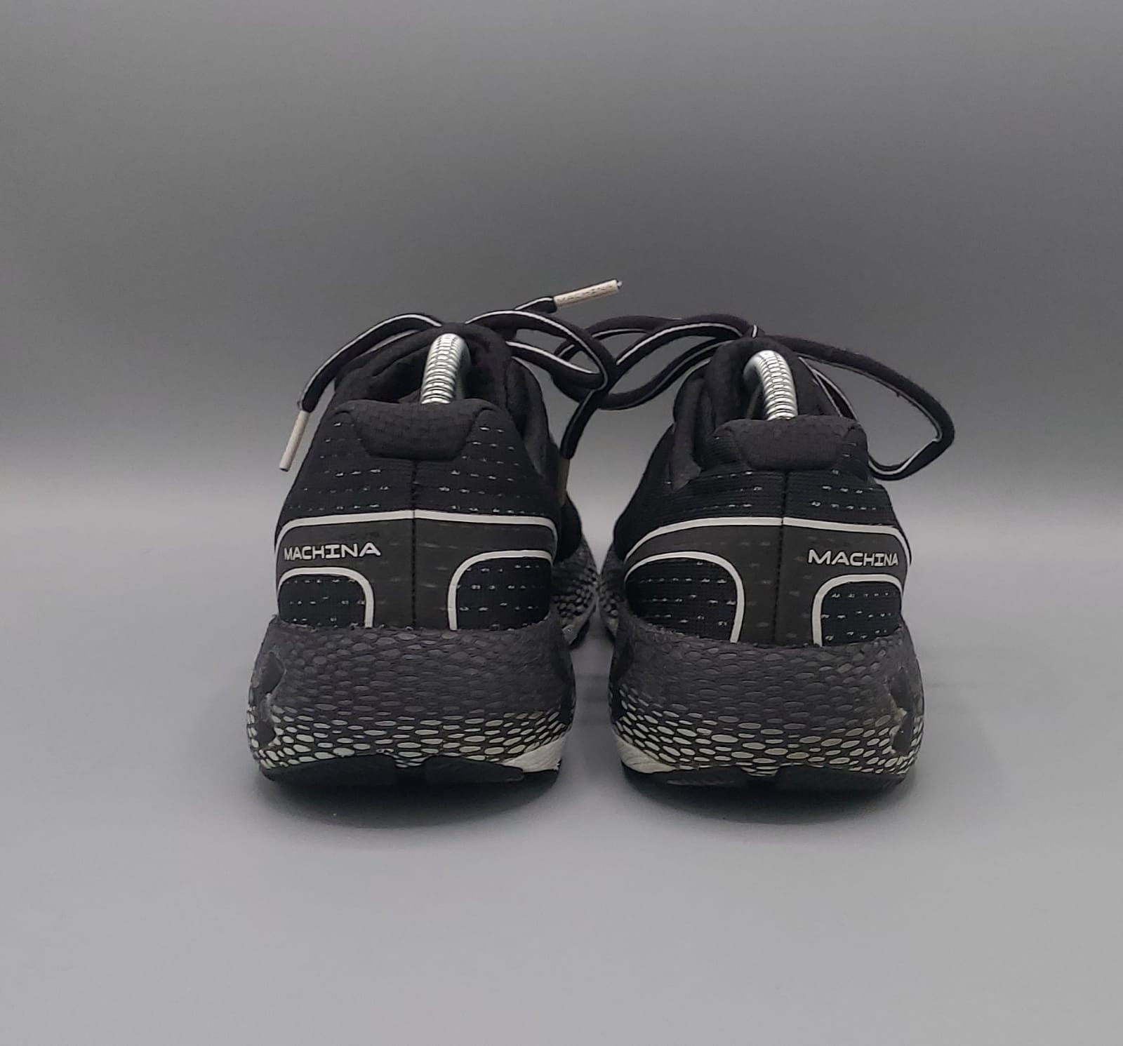 Under Armour HOVR Machina running shoes, size US 8.5 UK 6 EUR 40, premium condition performance footwear.