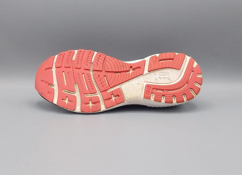 Brooks Adrenaline GTS 22 shoes, US 11 UK 9 EUR 43, excellent condition supportive running footwear.