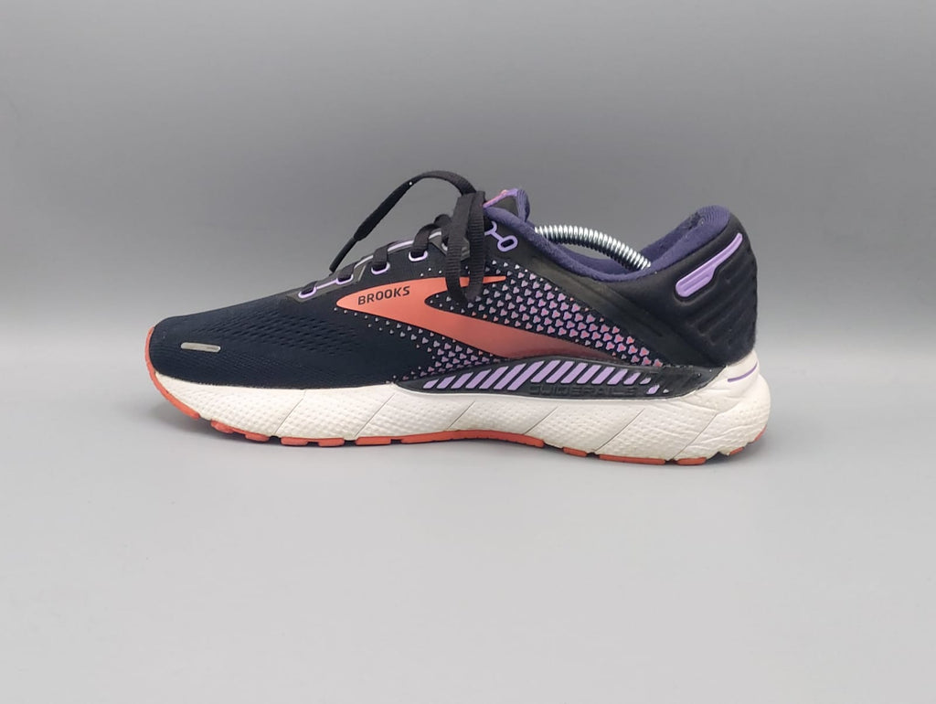 Brooks Adrenaline GTS 22 shoes, US 11 UK 9 EUR 43, excellent condition supportive running footwear.