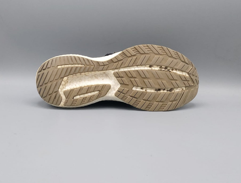 Saucony Triumph 18 running shoes, US 8.5 UK 7.5 EUR 42, excellent condition cushioned premium running footwear.