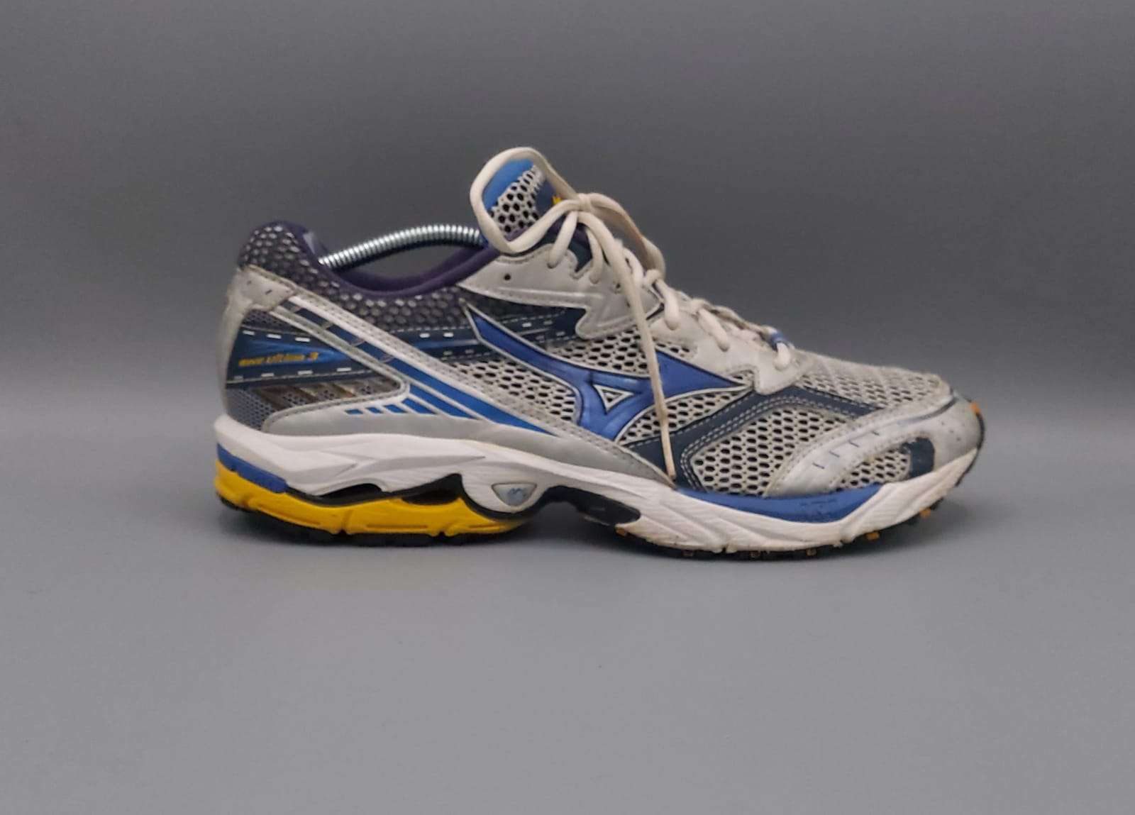 Mizuno Wave Ultima 11 shoes, US 10.5 UK 9.5 EUR 44, very good condition cushioned running footwear.