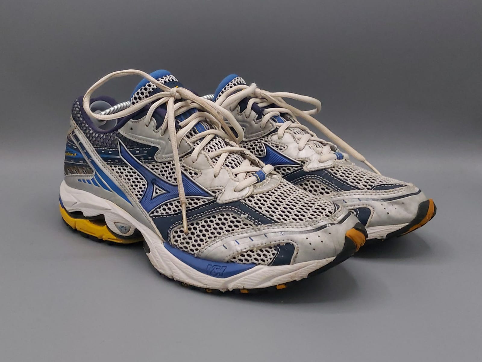 Mizuno Wave Ultima 11 shoes, US 10.5 UK 9.5 EUR 44, very good condition cushioned running footwear.