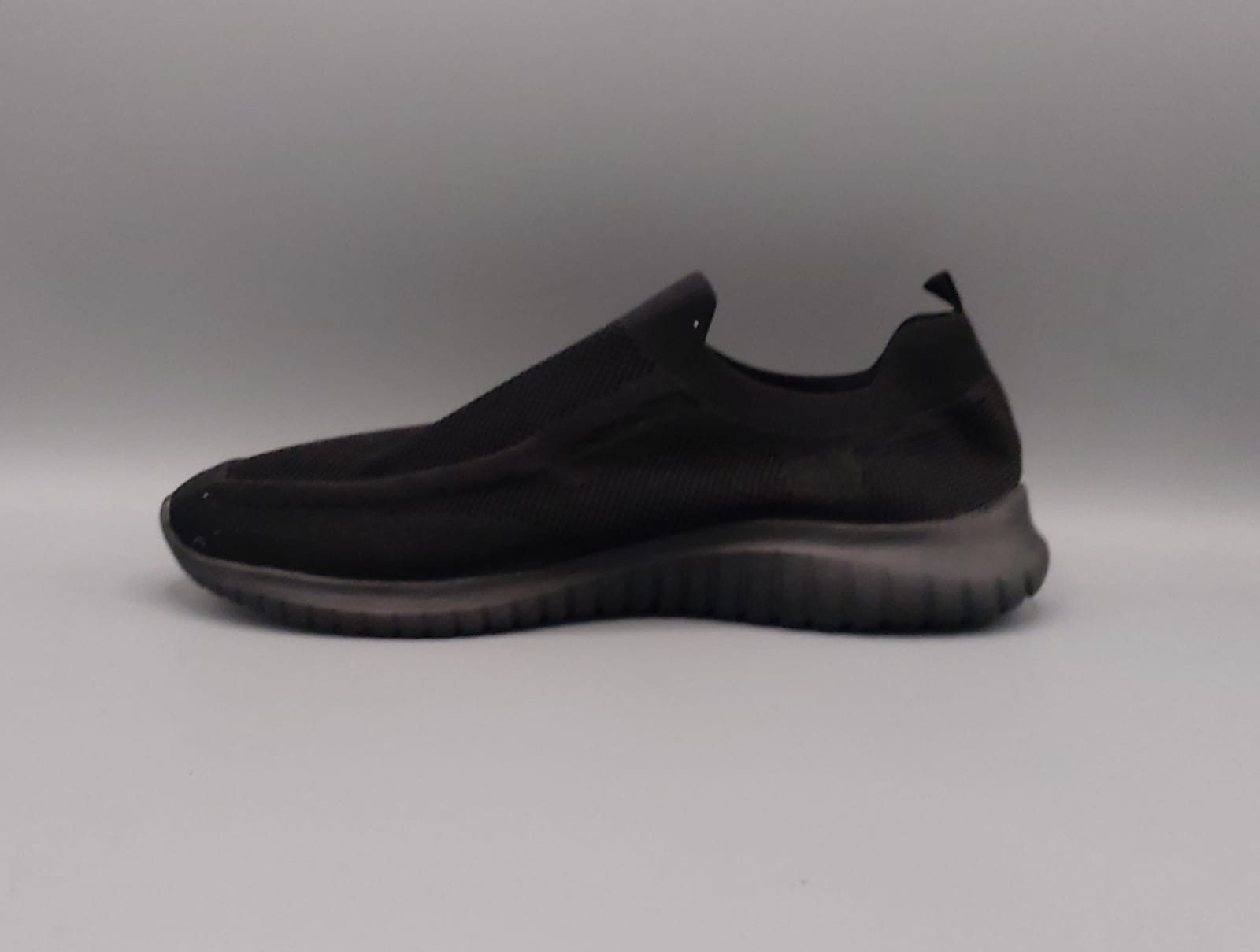 Zuwoigo men’s walking shoes, EUR 45, premium condition lightweight walking footwear.