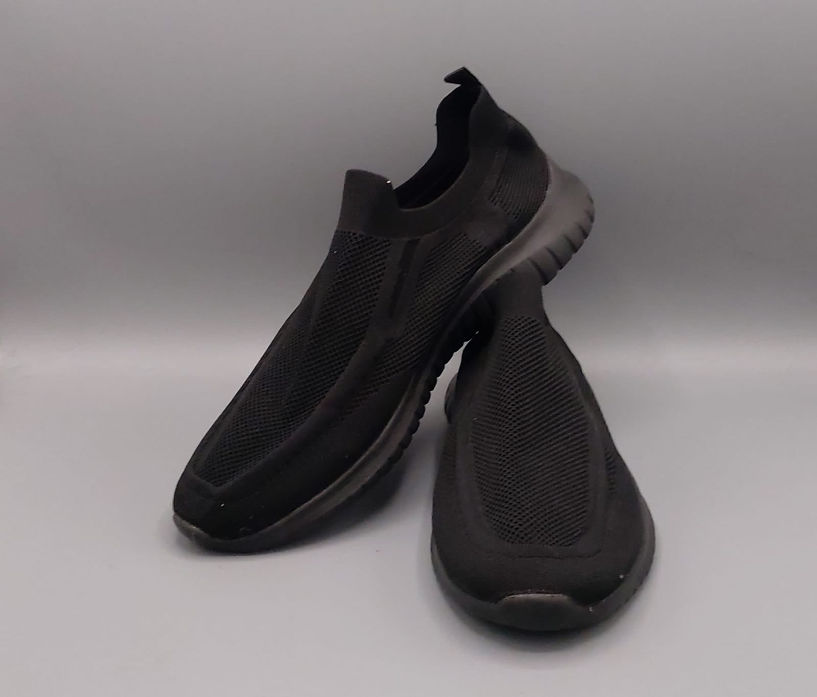 Zuwoigo men’s walking shoes, EUR 45, premium condition lightweight walking footwear.