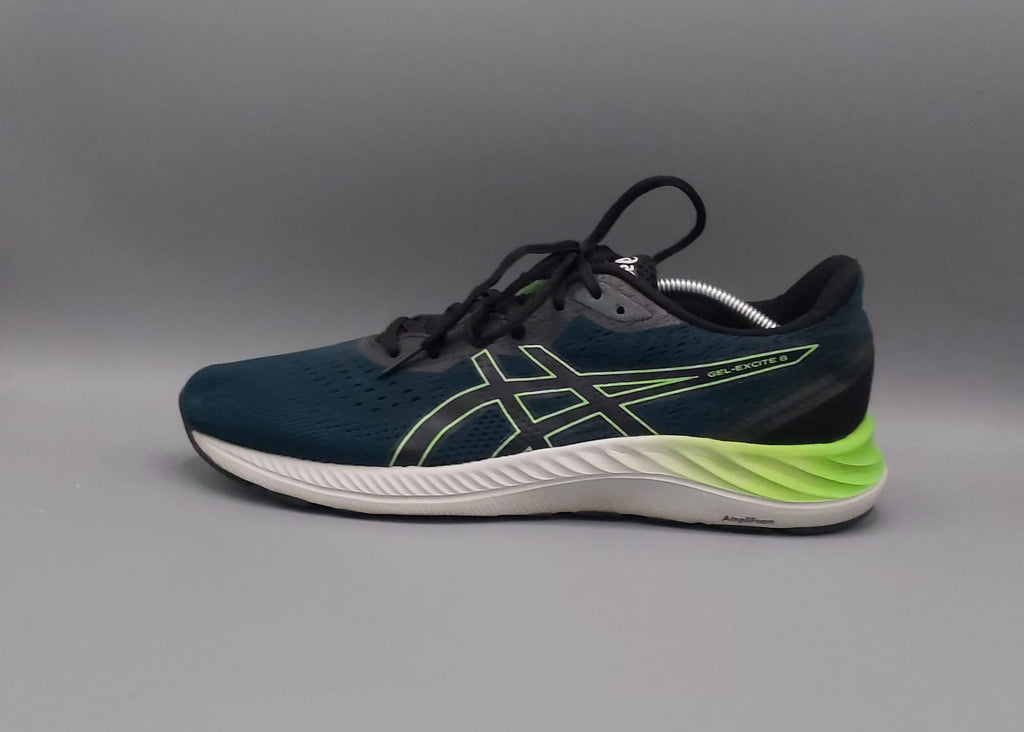 ASICS Gel Excite 8 shoes, US 10 EUR 44, premium condition cushioned running footwear.