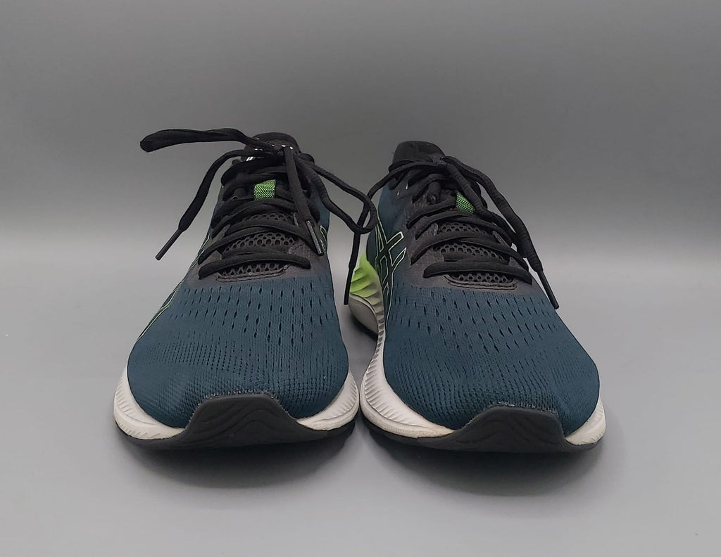 ASICS Gel Excite 8 shoes, US 10 EUR 44, premium condition cushioned running footwear.