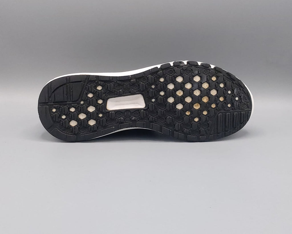 Adidas Ultimashow shoes, US 8.5 UK 8, premium condition lightweight sporty casual footwear.